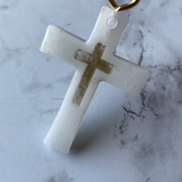 White/Gold cross keychain - Picture 3 of 4
